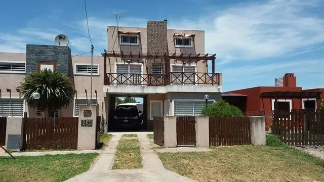 Casa de 4 ambientes en venta en Los Acantilados