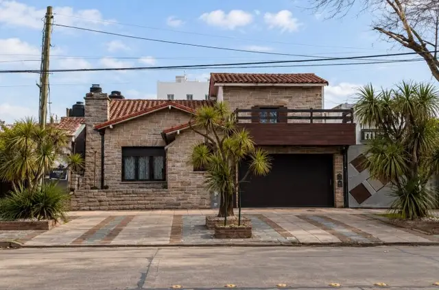 Casa de 4 ambientes en venta en La Perla