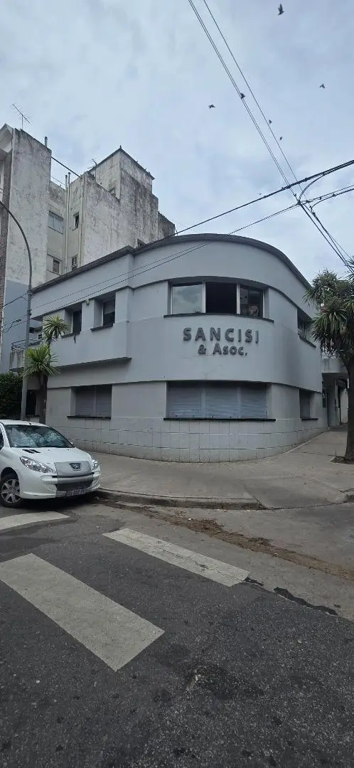 Local de 8 ambientes en venta en LA PERLA
