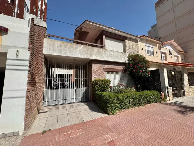 Casa de 3 ambientes en venta en LA PERLA