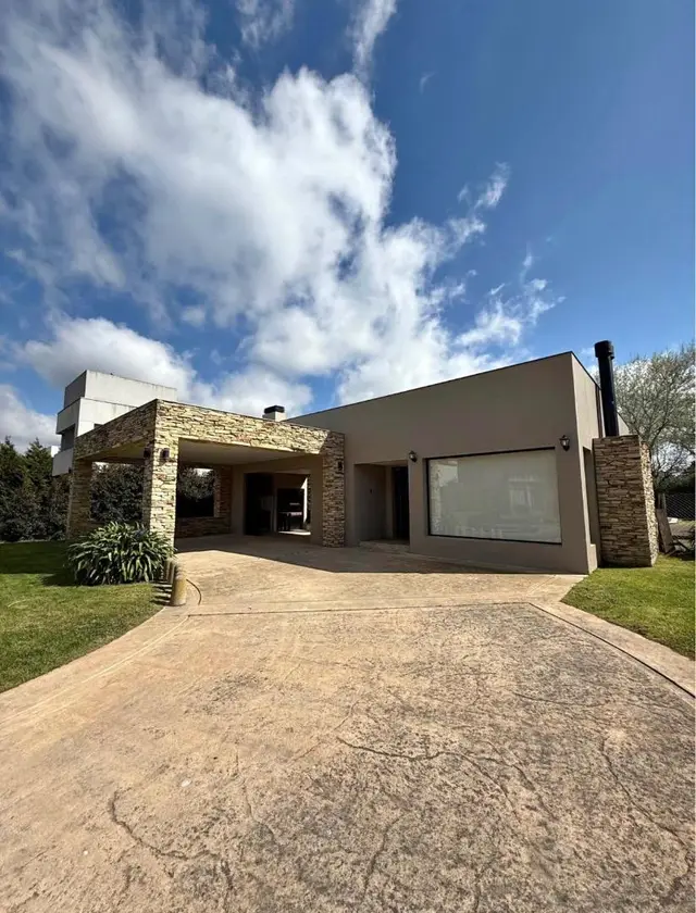 Casa de 4 ambientes en venta en LOS ACANTILADOS