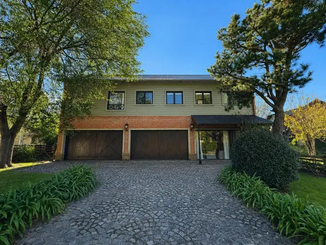Casa de 4 ambientes en venta en BOSQUE ALEGRE
