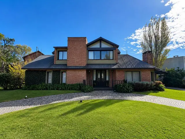 Casa de 5 ambientes en venta en BOSQUE ALEGRE