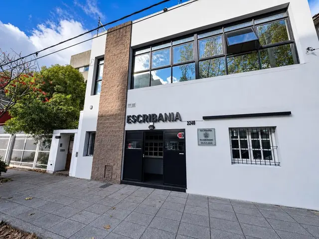 Local de 6 ambientes en venta en PARQUE MONTEMAR-EL GROSELLAR