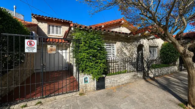 Casa de 4 ambientes en venta en ESTACION TERMINAL (ALDREY)