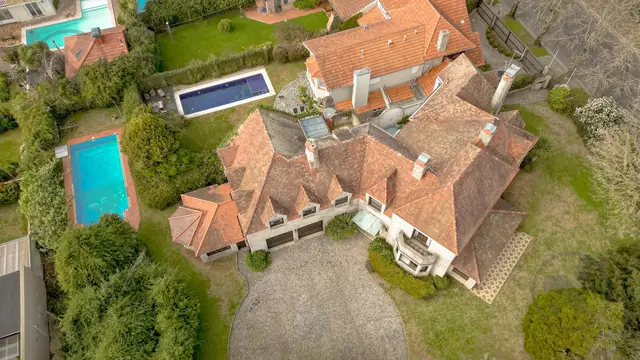 Casa de 7 ambientes en venta en LOS TRONCOS