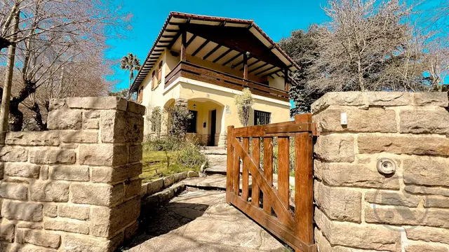 Casa de 5 ambientes en venta en DIVINO ROSTRO