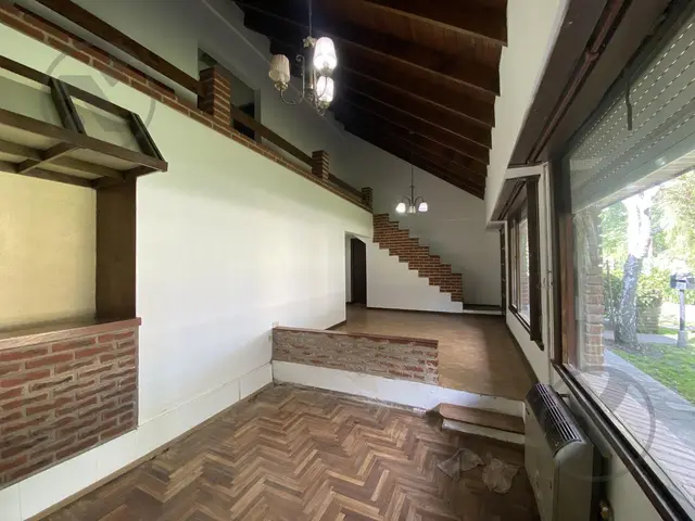 Casa de 4 ambientes en venta en AEROPARQUE