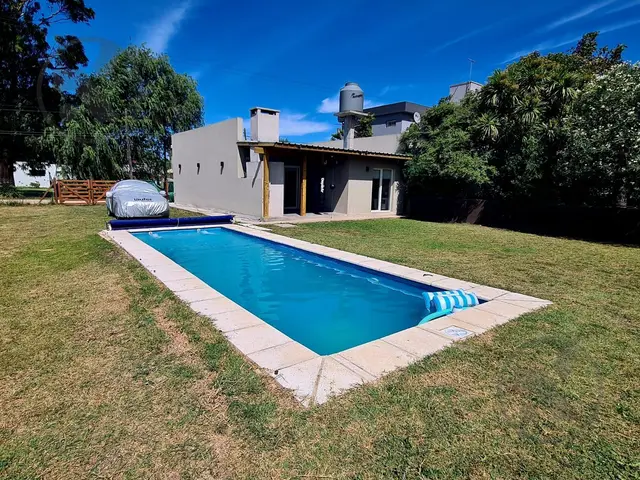 Casa de 3 ambientes en venta en Camet