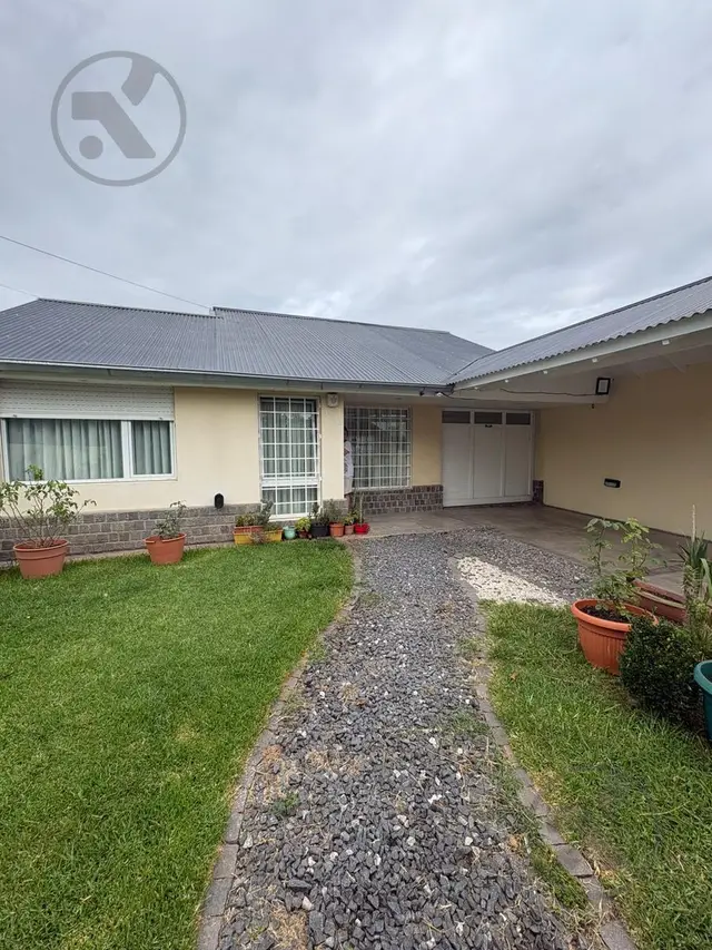 Casa de 4 ambientes en venta en JURAMENTO