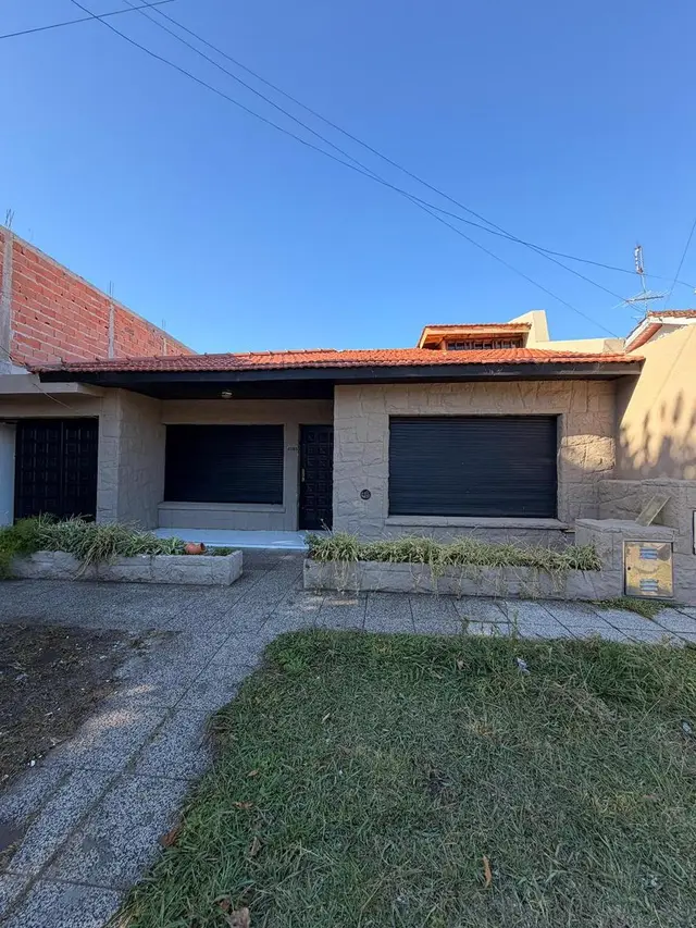 Casa de 4 ambientes en venta en LAS AVENIDAS