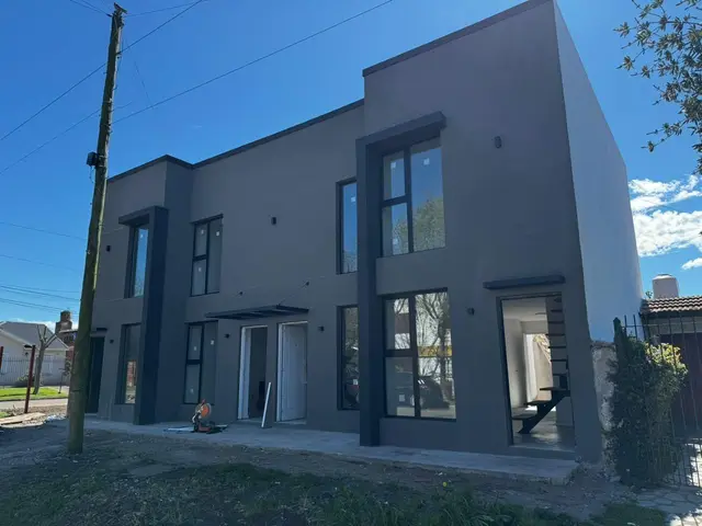Casa de 2 ambientes en venta en VILLA PRIMERA
