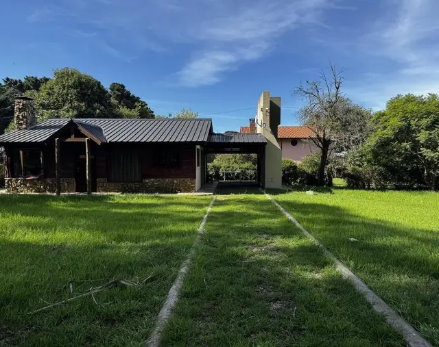 Casa de 3 ambientes en venta en LOS ACANTILADOS