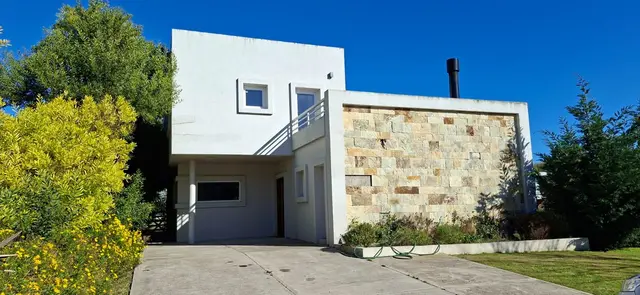 Casa de 5 ambientes en venta en Jorge Newbery