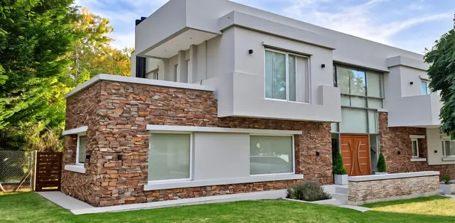 Casa de 4 ambientes en venta en Jorge Newbery
