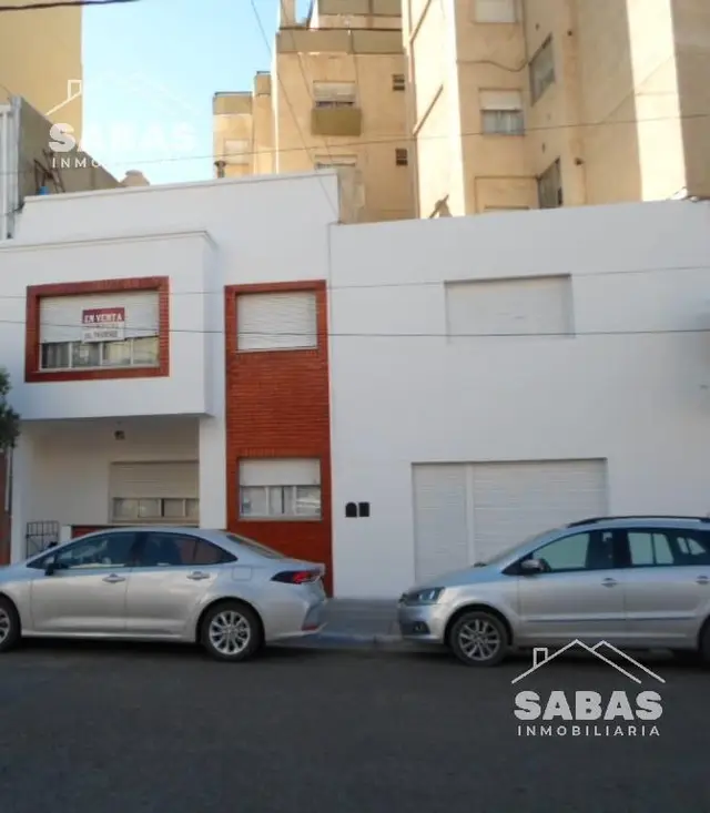 Casa de 3 ambientes en venta en Área Centro