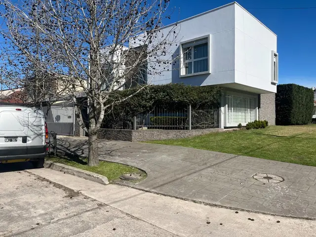 Casa de 4 ambientes en venta en PUNTA MOGOTES