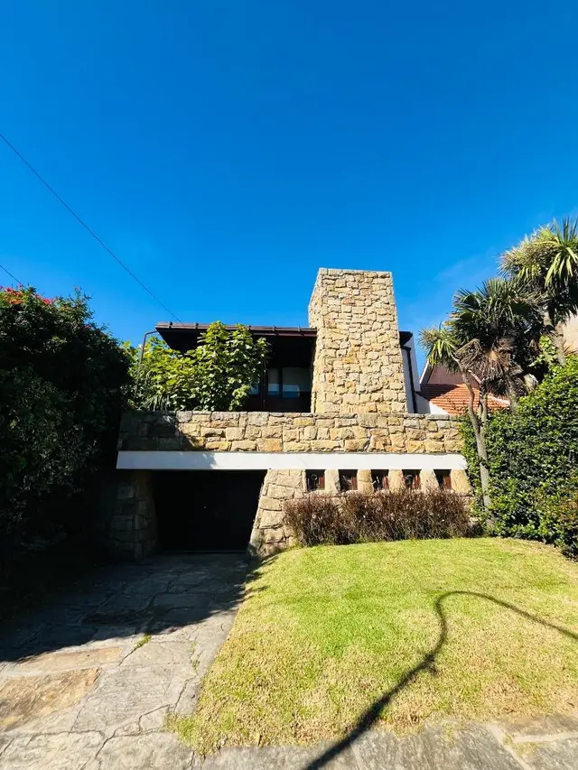 Casa de 4 ambientes en venta en PLAYA GRANDE