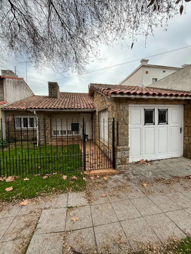 Casa de 4 ambientes en venta en LOS TRONCOS