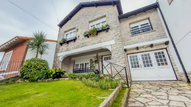 Casa de 6 ambientes en venta en LOS TRONCOS