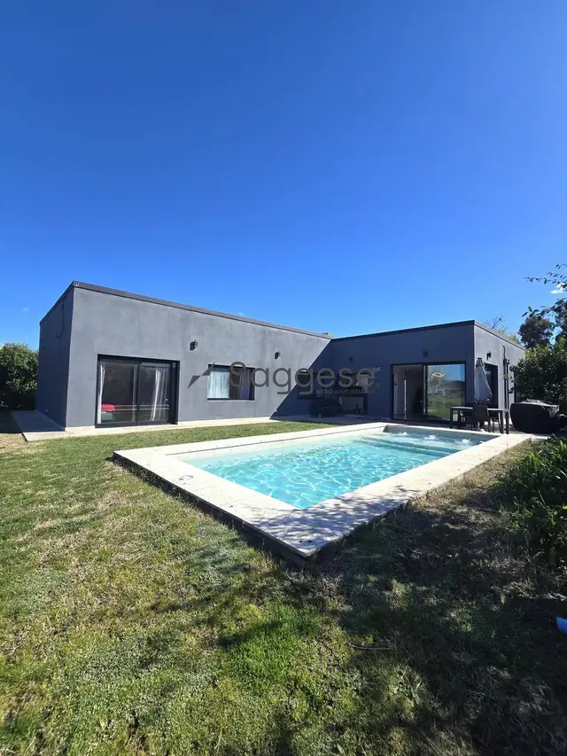 Casa de 4 ambientes en venta en Jorge Newbery