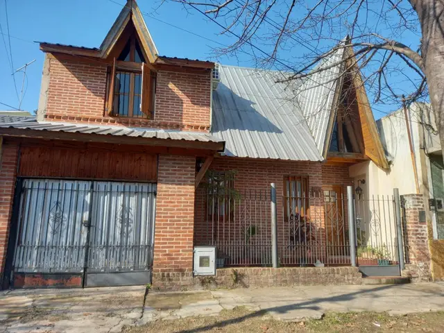 Casa de 4 ambientes en venta en Lomas de Zamora