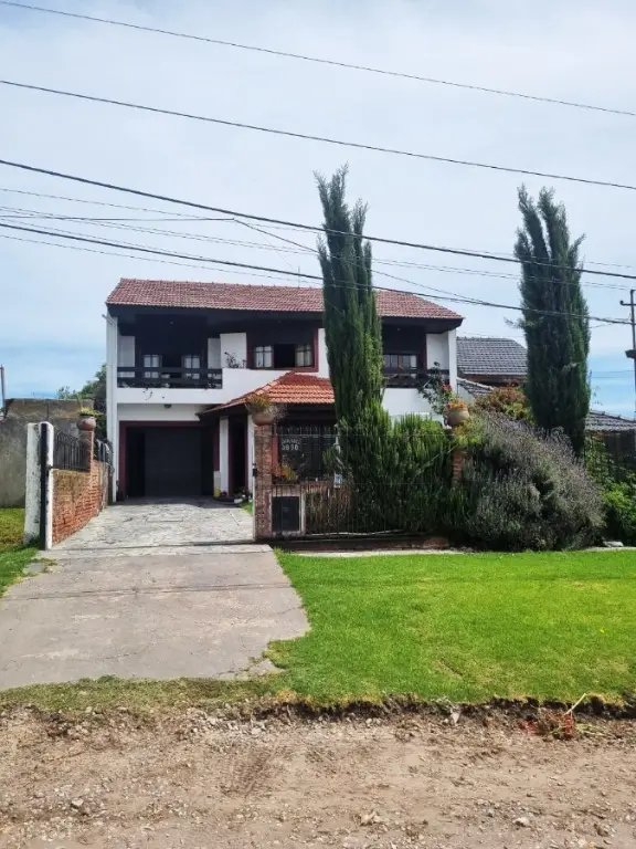 Casa de 4 ambientes en venta en JURAMENTO