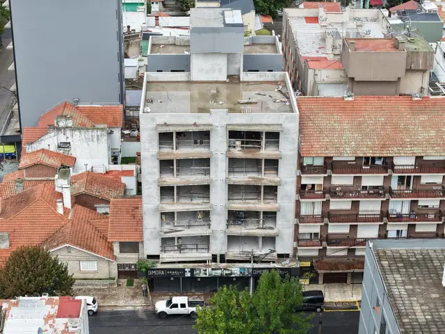 Departamento de 4 ambientes en venta en ESTACION TERMINAL (ALDREY)