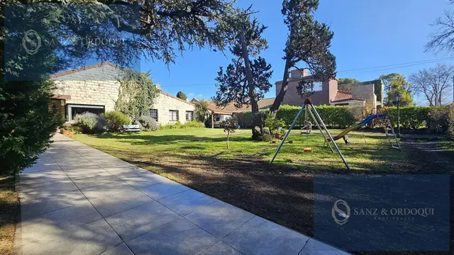 Casa de 5 ambientes en venta en LOS TRONCOS