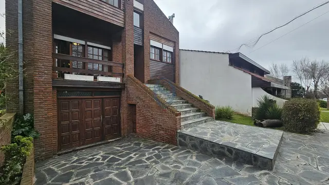Casa de 7 ambientes en venta en DIVINO ROSTRO
