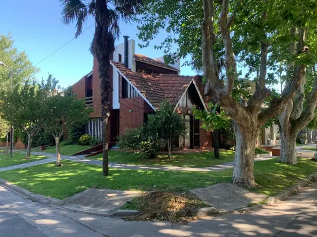 Casa de 5 ambientes en venta en FUNES Y SAN LORENZO