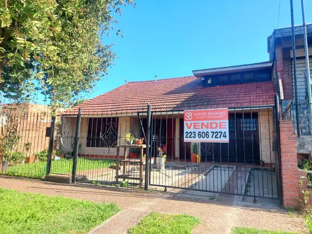 Casa de 5 ambientes en venta en LAS CANTERAS