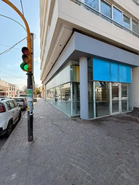Local de 3 ambientes en alquiler en SAN JUAN