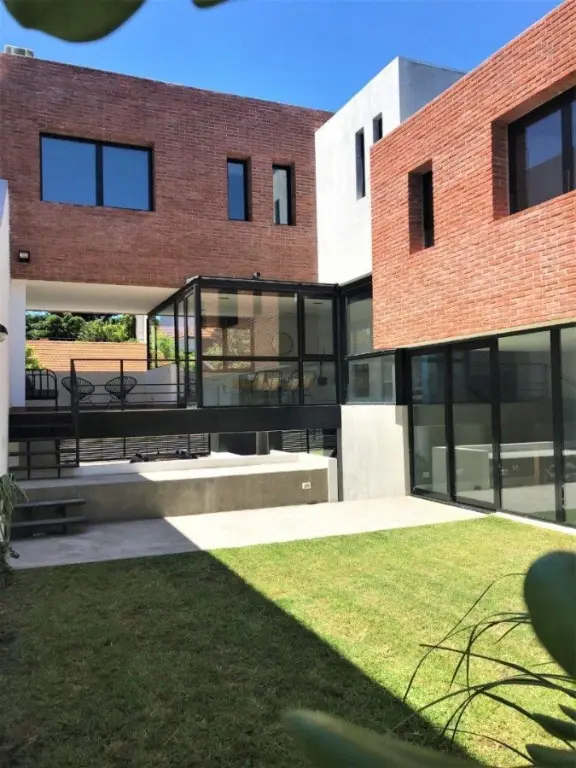 Casa de 4 ambientes en venta en PLAYA GRANDE