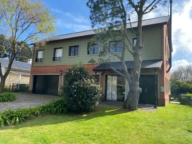 Casa de 4 ambientes en venta en BOSQUE PERALTA RAMOS