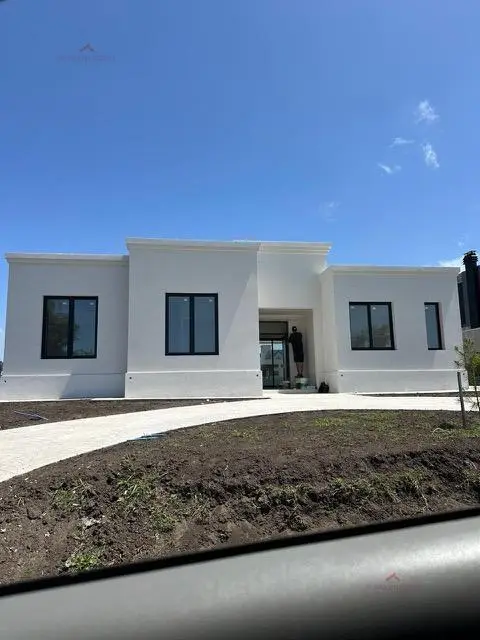 Casa de 4 ambientes en venta en LOS ACANTILADOS