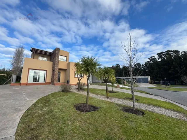Casa de 4 ambientes en alquiler en Arenas del Sur