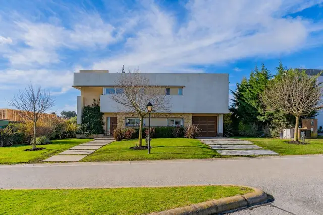 Casa de 5 ambientes en alquiler en Arenas del Sur