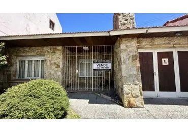 Casa de 3 ambientes en venta en VILLA PRIMERA