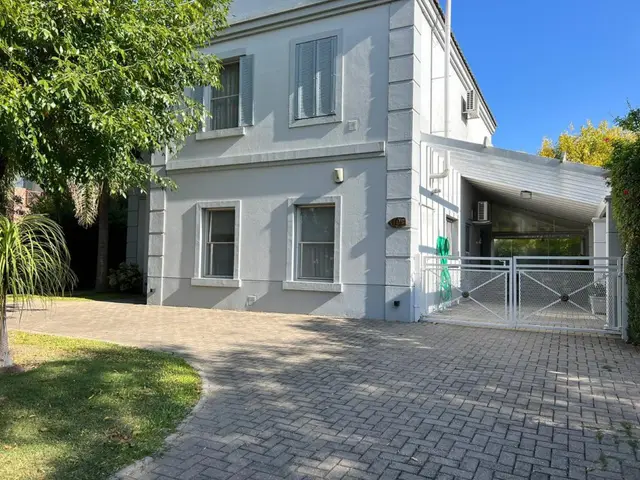 Casa de 4 ambientes en venta en Mar del Plata