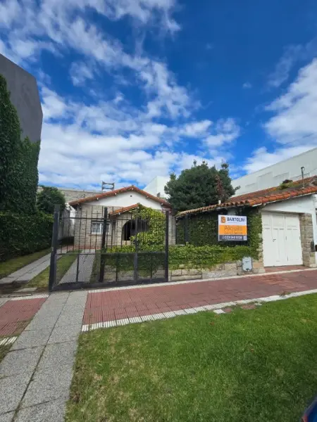 Casa de 3 ambientes en venta en PARQUE LURO