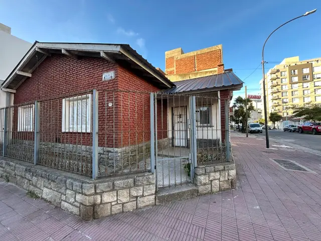 Casa de 3 ambientes en venta en LA PERLA