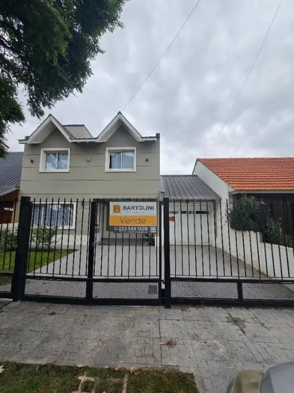 Casa de 4 ambientes en venta en LA FLORIDA