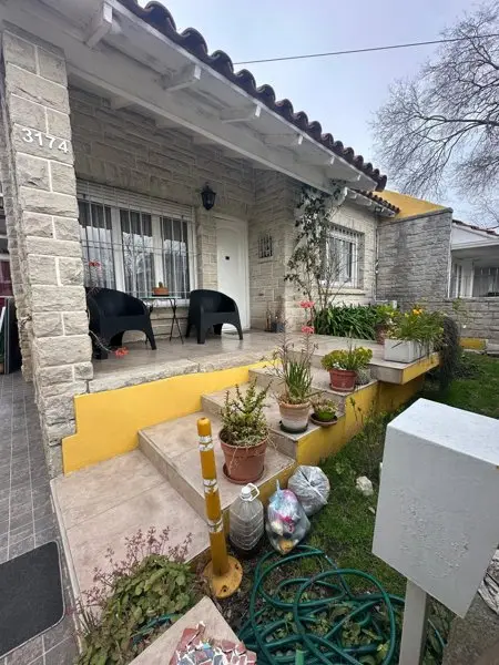 Casa de 3 ambientes en venta en Los Troncos