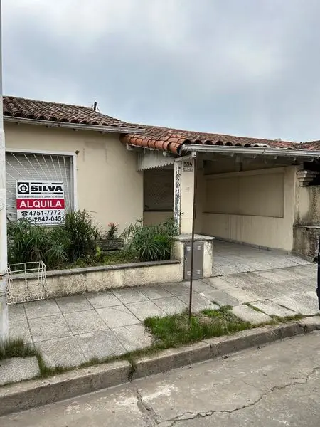 Casa de 3 ambientes en alquiler en LA PERLA