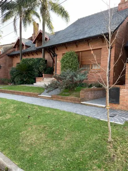 Casa de 7 ambientes en venta en LA PERLA