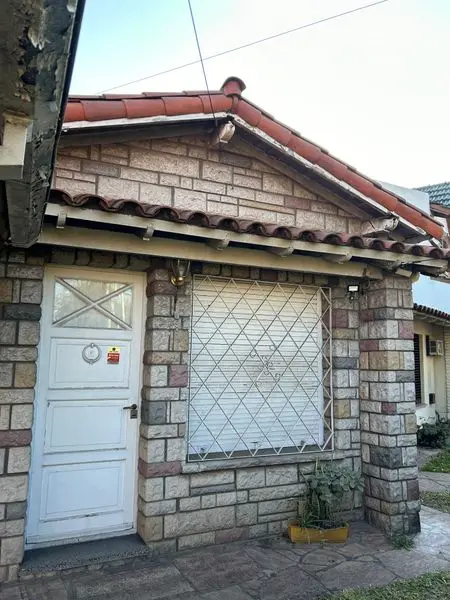 Casa de 4 ambientes en venta en LA PERLA