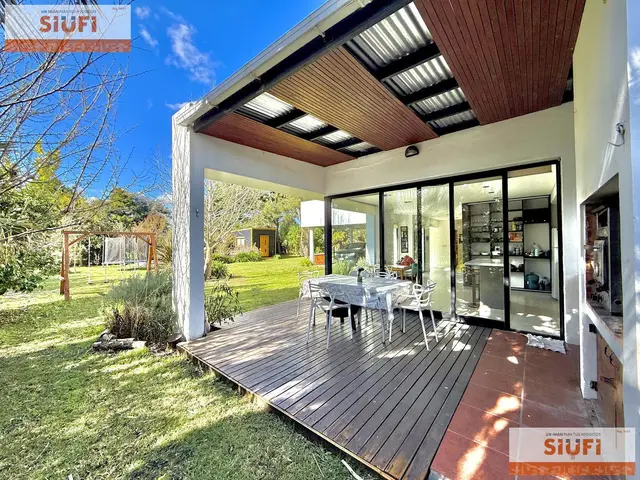 Casa de 5 ambientes en venta en Balneario la Caleta