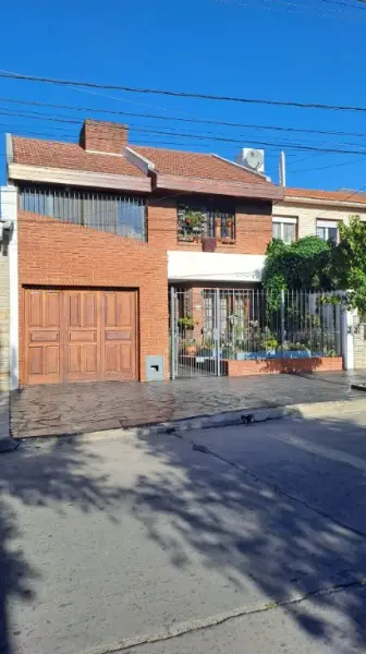 Casa de 4 ambientes en venta en DON BOSCO