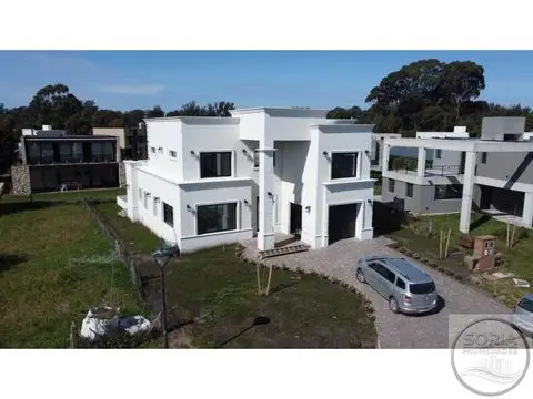 Casa de 4 ambientes en venta en Rumencó Joven